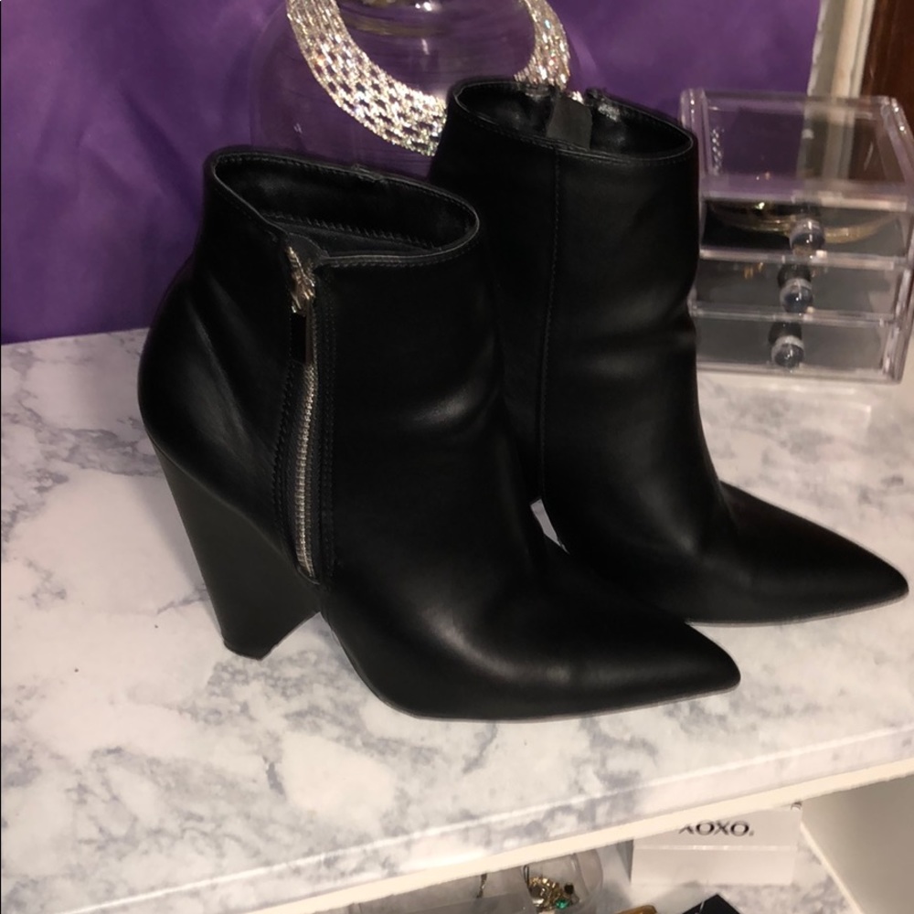 Black wedges booties